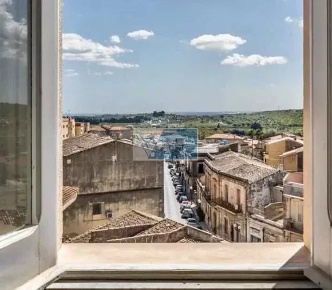 Foto Appartamento a Noto Centro con 5 locali in vendita