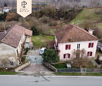 Foto Casa indipendente a Strevi con 8 locali in vendita