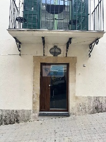 Foto Appartamento in Via Cavour, Noto Centro con 3 locali in vendita