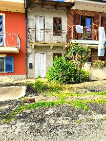 Foto Villa unifamiliare a Montà Centro con 4 locali in vendita