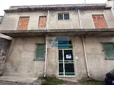 Foto Appartamento in Vico Gargallo, Noto Centro con 10 locali in vendita