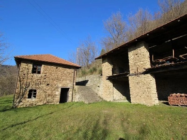 Foto Rustico a Pezzolo Valle Uzzone con 10 locali in vendita