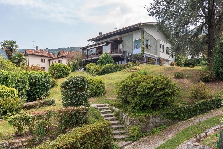 Foto Villa unifamiliare in Via Raffaello Sanzio 18, Stresa Centro
