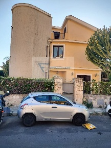 Foto Villa unifamiliare in Via Acquaviva Platani, Siracusa con 7 locali