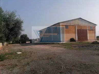 Foto Magazzino in Via Elorina, Siracusa Carrozziere - Sacramento in vendita