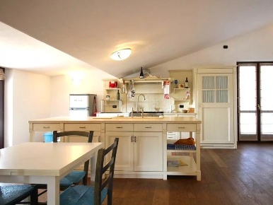 Foto Appartamento a Albaretto della Torre con 5 locali in vendita