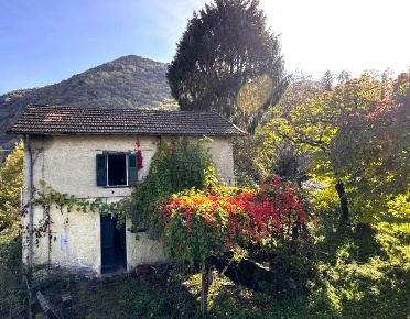 Foto Rustico in Macchero, Argegno con 5 locali in vendita