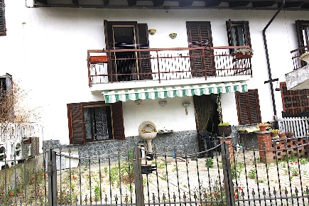 Foto Appartamento a Ferrere Centro con 4 locali in vendita