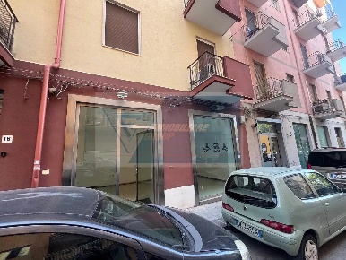 Foto Negozio in Via Arno, Siracusa Gelone - Cadorna con 1 locali in affitto