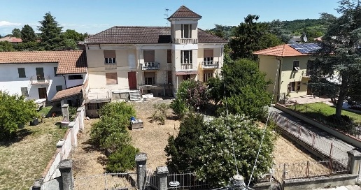 Foto Casa indipendente a Rivalta Bormida con 7 locali in vendita