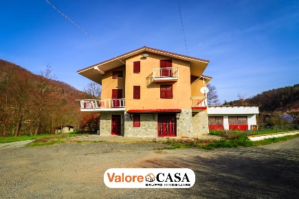 Foto Villa unifamiliare a Ponzone con 15 locali in vendita