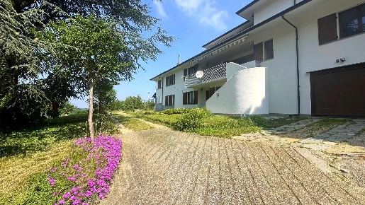 Foto Villa unifamiliare in Strada Belvedere, Baldissero d'Alba Centro