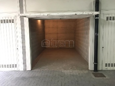 Foto Box in via Arona, Rho Lucernate con 1 locali in vendita