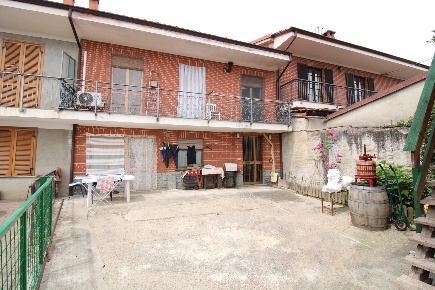 Foto Appartamento in Frazione San Michele, Santo Stefano Roero con 6 locali