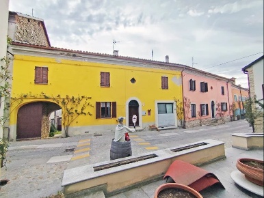 Foto Casa indipendente a Bossolasco Centro con 9 locali in vendita