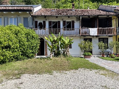 Foto Appartamento in Frazione Reala 2, Corneliano d'Alba Reala con 4 locali