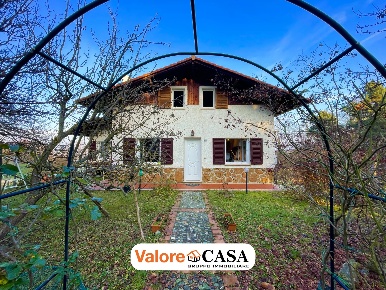 Foto Villa unifamiliare a Ponzone con 7 locali in vendita