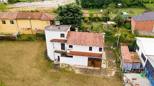Foto Villa unifamiliare a Montà Centro con 5 locali in vendita