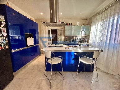 Foto Appartamento in Via Monte Pellegrino, Siracusa Epipoli con 4 locali