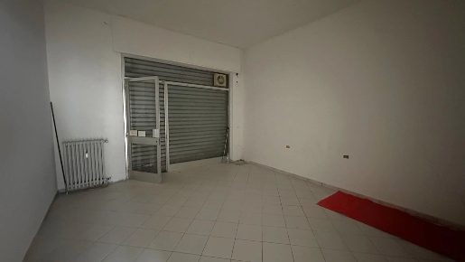 Foto Negozio in Baldissero D'alba via roma, Baldissero d'Alba Centro