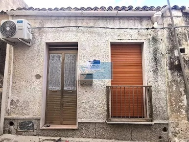 Foto Appartamento in vico ciantro mazza, Noto Centro con 5 locali