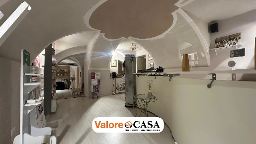 Foto Locale commerciale a Acqui Terme Centro con 4 locali in affitto