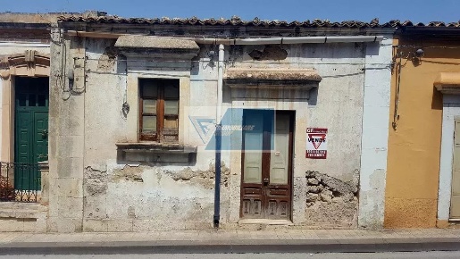 Foto Casa indipendente in Via Duca Giordano, Noto Centro con 4 locali