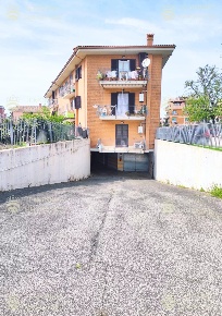 Foto Box in Via Pietro Nenni snc, Palombara Sabina Centro con 1 locali