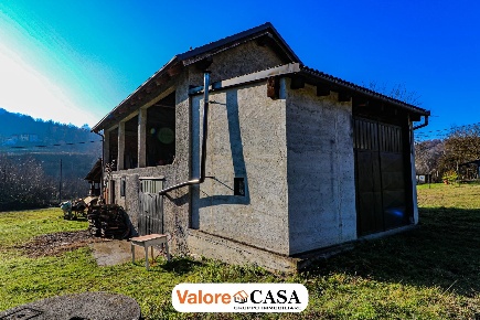 Foto Magazzino a Prasco con 4 locali in vendita