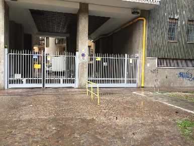 Foto Box in Via Arena 16, Milano Ticinese in affitto