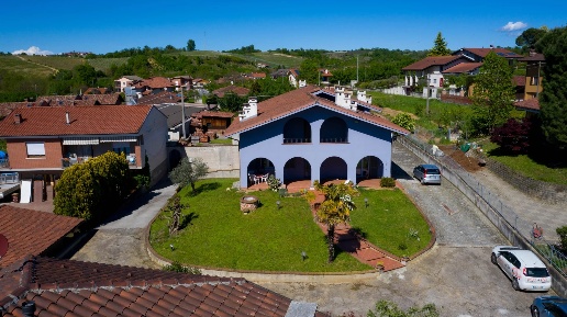 Foto Villa unifamiliare in corso milano, Montà Centro con 10 locali