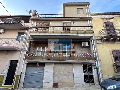 Foto Appartamento in Via Immacolata n.1, Rosolini con 12 locali in vendita