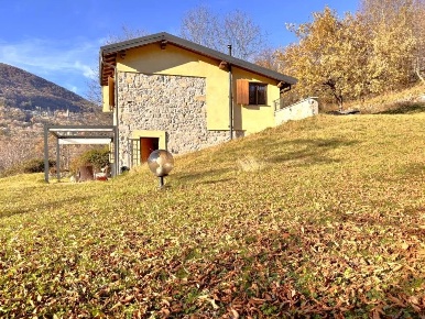 Foto Appartamento in Laino - Castello, Laino con 4 locali in vendita