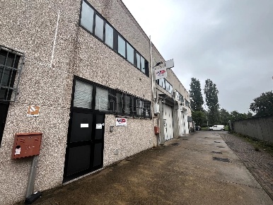 Foto Magazzino in Via Meraviglia 31, Lainate Centro con 3 locali in vendita