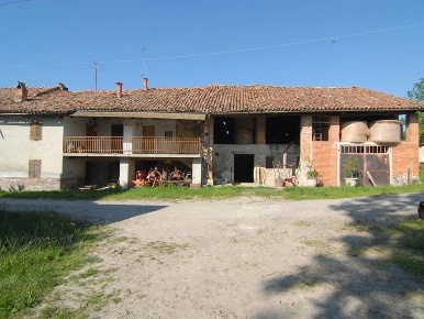 Foto Rustico a Dogliani con 6 locali in vendita