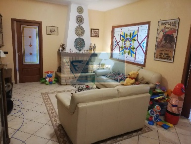 Foto Appartamento in Via Assoro, Melilli Città Giardino con 7 locali