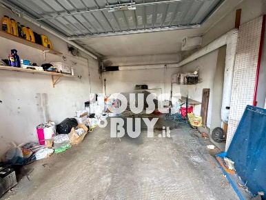 Foto Box in Via Santuario del Sacro Cuore 3, Milano Comasina con 1 locali