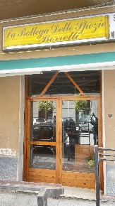 Foto Negozio in via Rivocati 157, Cosenza Centro Storico con 2 locali