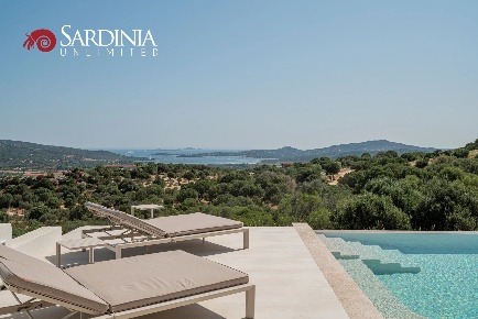 Foto Villa unifamiliare a Olbia Cugnana con 9 locali in vendita