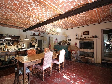 Foto Rustico a Cherasco con 8 locali in vendita