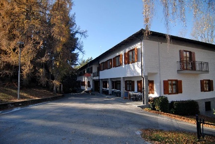 Foto Hotel a Roccabruna Sant'anna con 20 locali in vendita