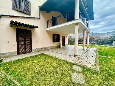 Foto Appartamento a Baldissero d'Alba Aprato con 4 locali in vendita