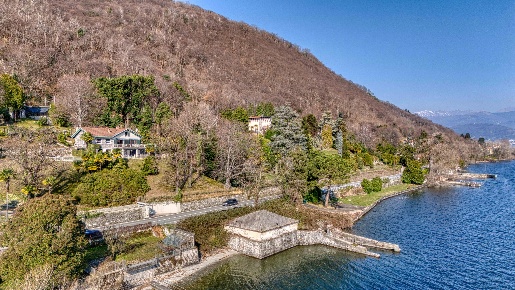 Foto Villa unifamiliare in SS del Sempione 74, Belgirate in vendita