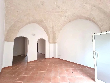 Foto Locale commerciale a Oria in vendita