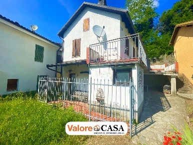 Foto Appartamento in Via Fucina 13, Grognardo con 5 locali in vendita