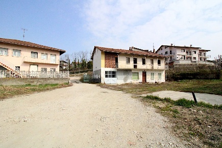 Foto Appartamento in Via Mario Nantiat 8, Monticello d'Alba con 6 locali