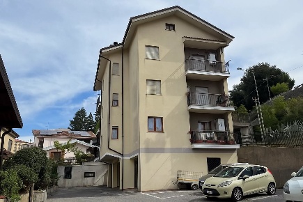 Foto Appartamento in Via Vincenzo Gallo 68, Rogliano Centro con 5 locali