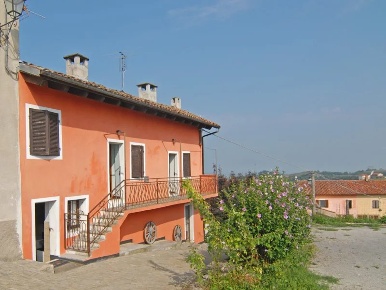 Foto Rustico a Rocca Cigliè con 9 locali in vendita