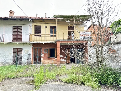 Foto Villa unifamiliare in Via Cuneo, Baldissero d'Alba Centro con 7 locali