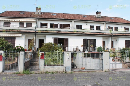 Foto Villa unifamiliare in Via Delle Rose 7, Landriano Pairana con 5 locali